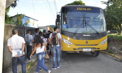 Itatiaia oferece transporte gratuito a 312 estudantes universitários